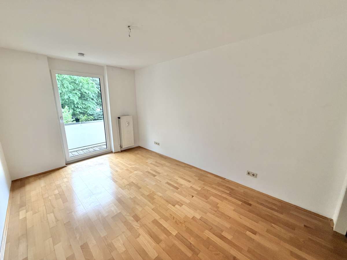 AB SOFORT FREI !! Sonnige 2 Zi.-Whg mit großem Süd-Balkon in Alt-Moosach