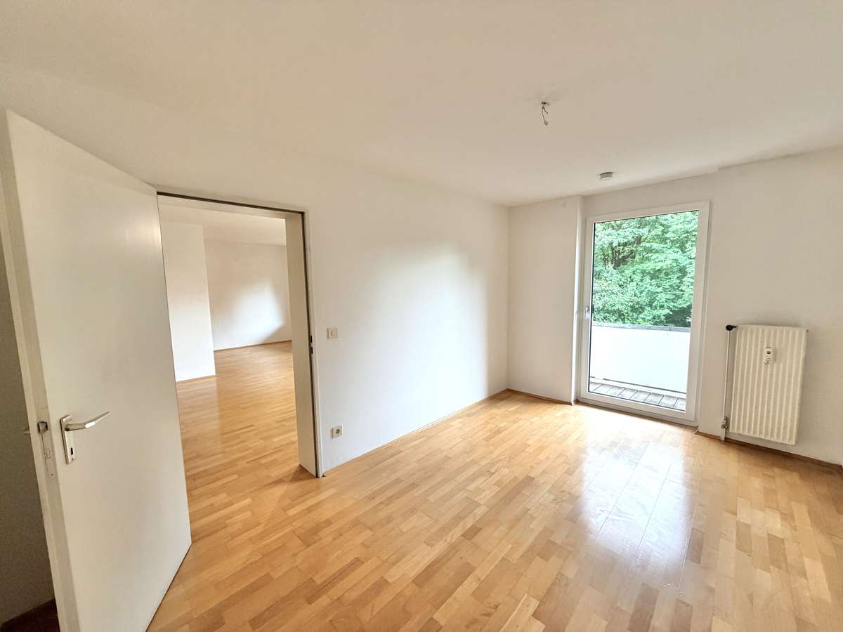AB SOFORT FREI !! Sonnige 2 Zi.-Whg mit großem Süd-Balkon in Alt-Moosach