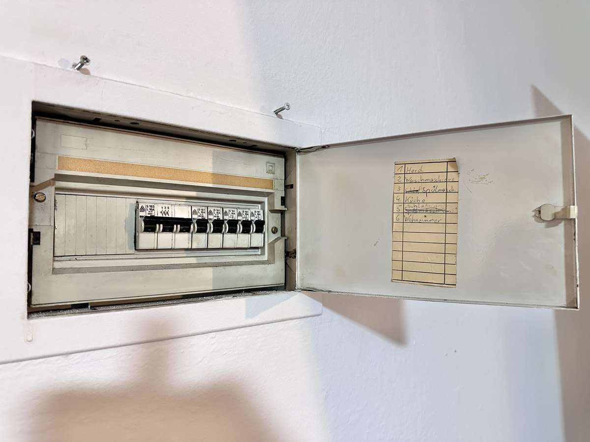 AB SOFORT FREI !! Sonnige 2 Zi.-Whg mit großem Süd-Balkon in Alt-Moosach