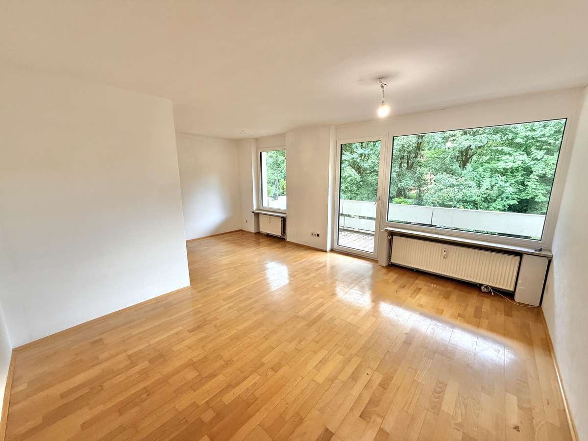 AB SOFORT FREI !! Sonnige 2 Zi.-Whg mit großem Süd-Balkon in Alt-Moosach
