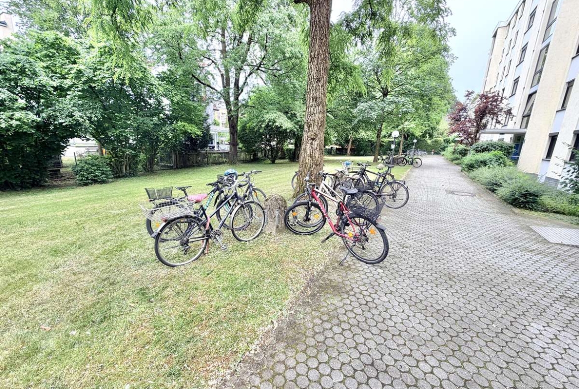 AB SOFORT FREI !! Sonnige 2 Zi.-Whg mit großem Süd-Balkon in Alt-Moosach