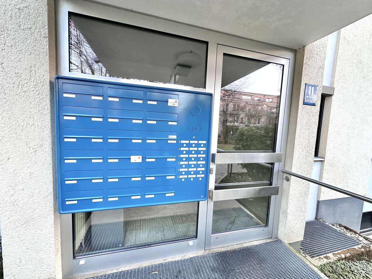 AB SOFORT FREI !! Sonnige 2 Zi.-Whg mit großem Süd-Balkon in Alt-Moosach