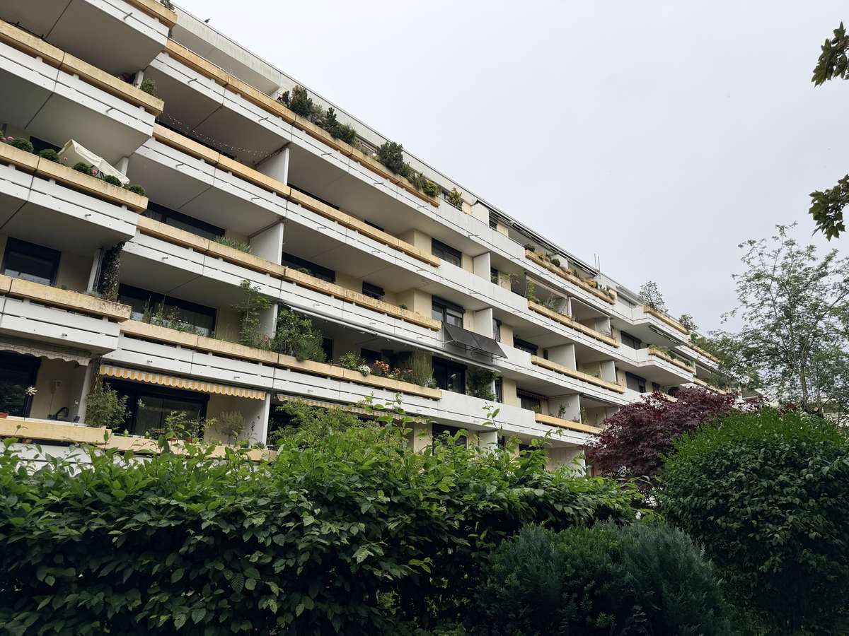 AB SOFORT FREI !! Sonnige 2 Zi.-Whg mit großem Süd-Balkon in Alt-Moosach