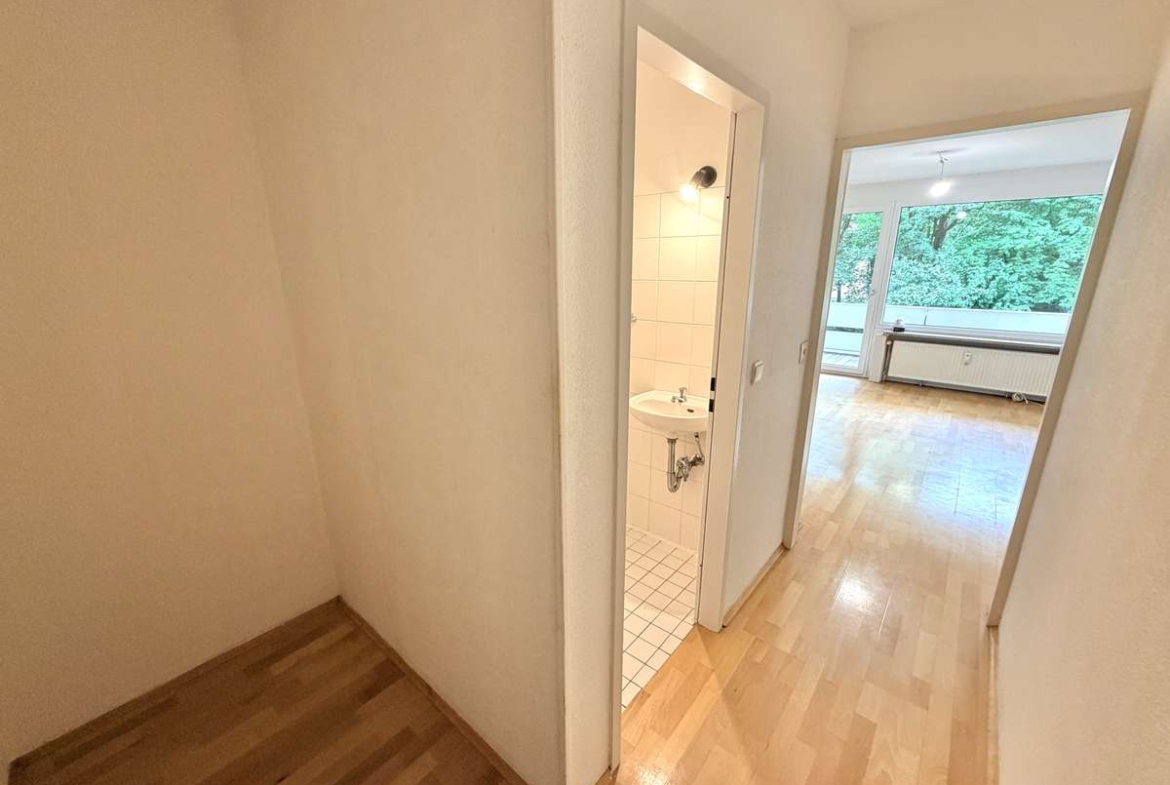 AB SOFORT FREI !! Sonnige 2 Zi.-Whg mit großem Süd-Balkon in Alt-Moosach