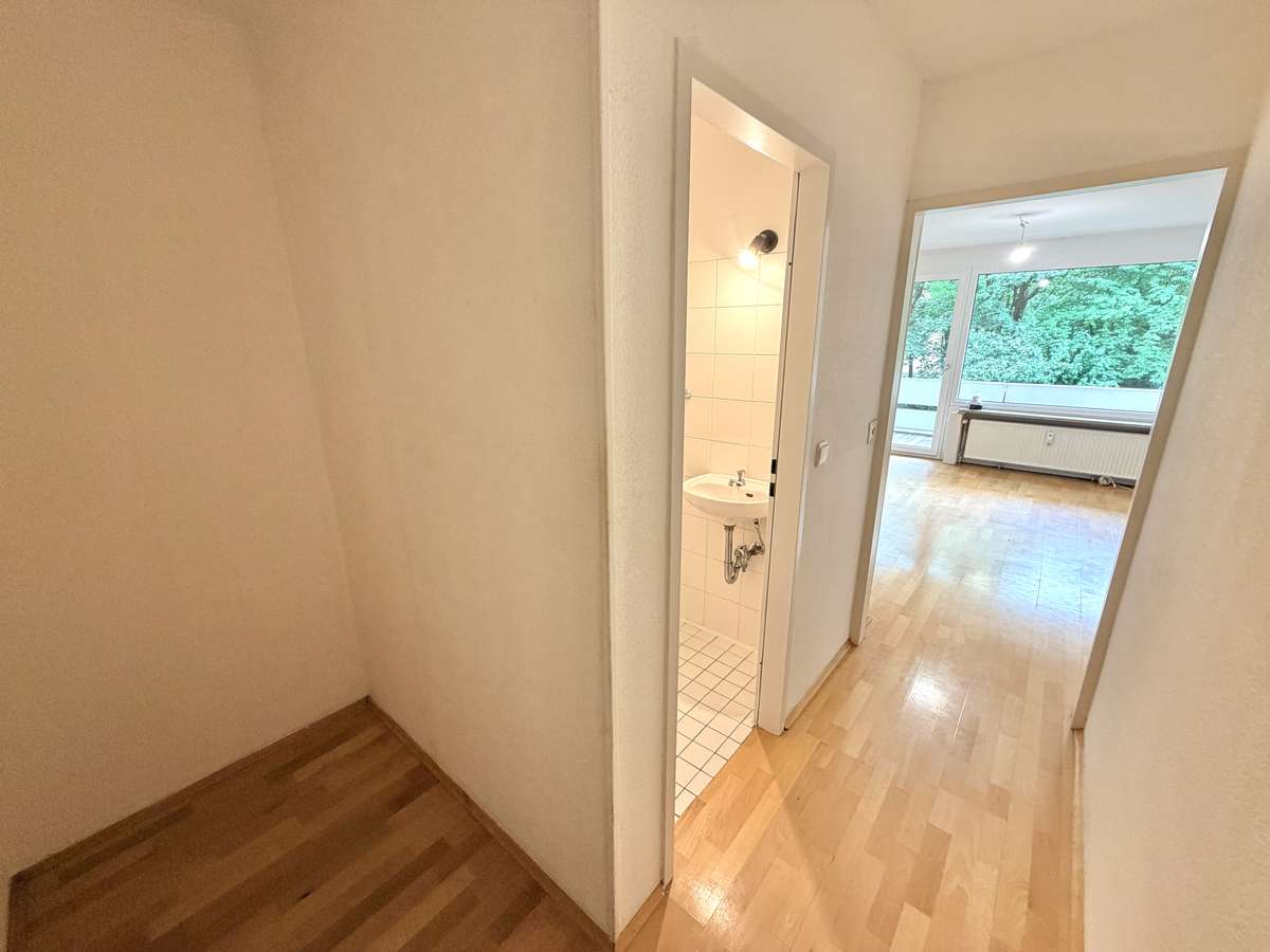 AB SOFORT FREI !! Sonnige 2 Zi.-Whg mit großem Süd-Balkon in Alt-Moosach