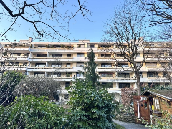 AB SOFORT FREI !! Sonnige 2 Zi.-Whg mit großem Süd-Balkon in Alt-Moosach