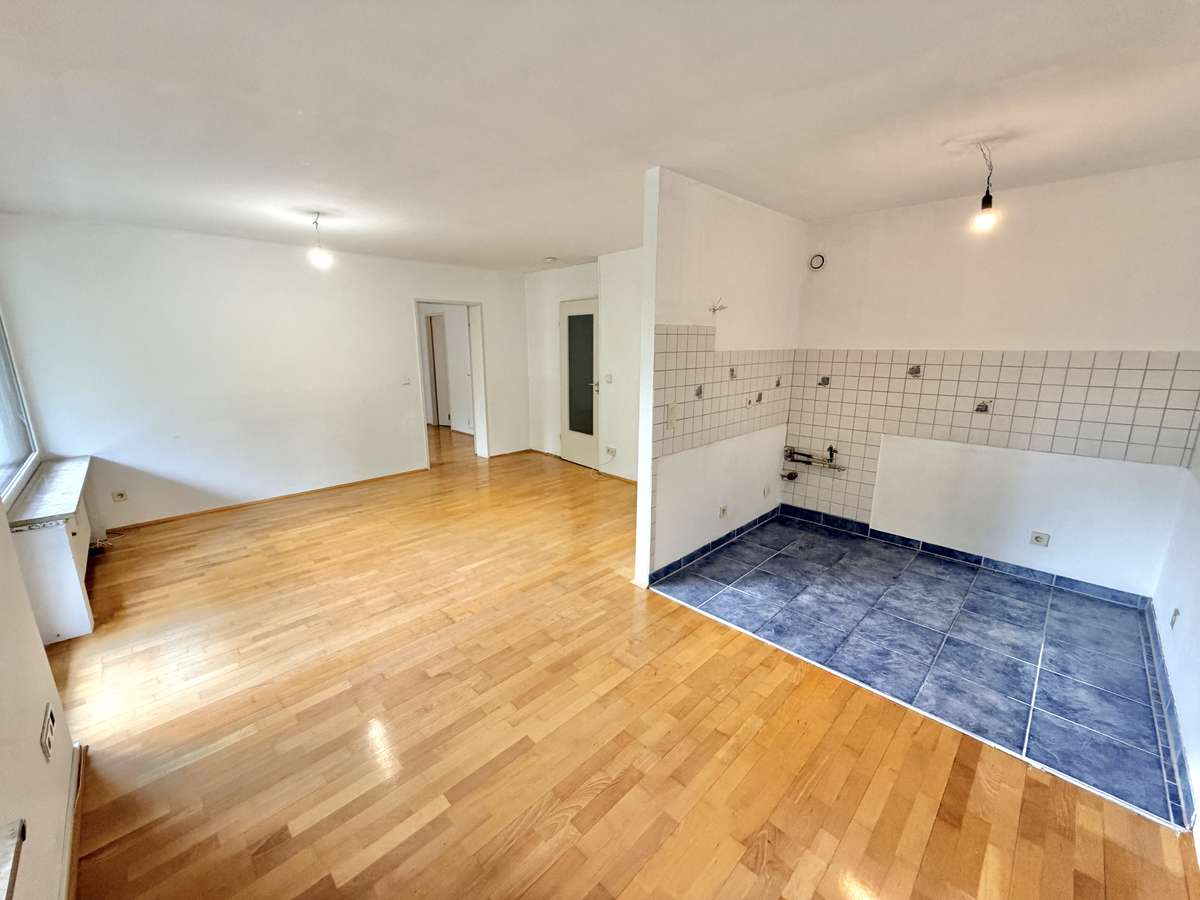 AB SOFORT FREI !! Sonnige 2 Zi.-Whg mit großem Süd-Balkon in Alt-Moosach