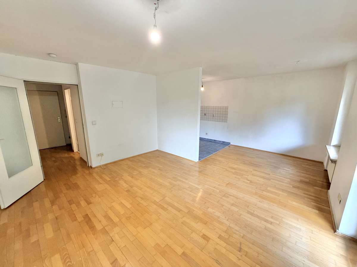 AB SOFORT FREI !! Sonnige 2 Zi.-Whg mit großem Süd-Balkon in Alt-Moosach