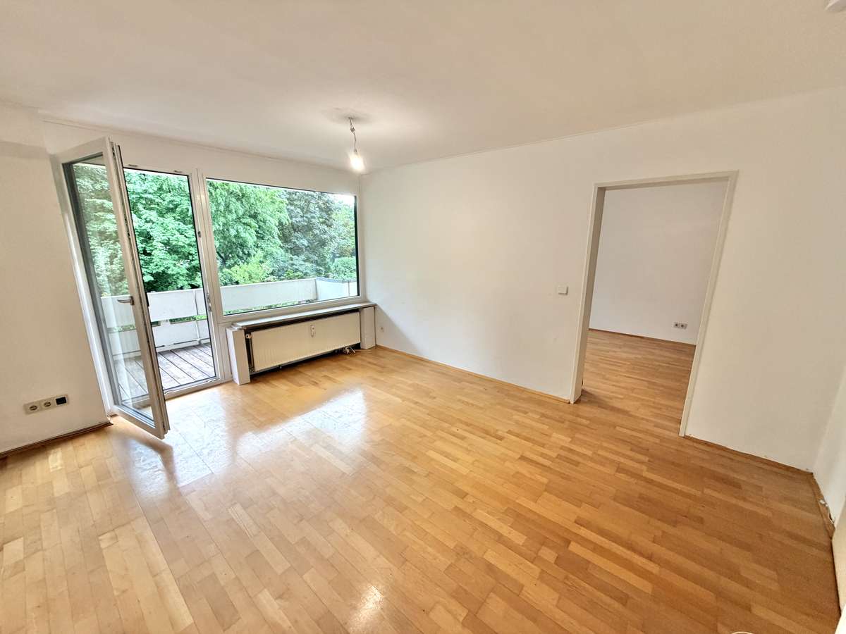 AB SOFORT FREI !! Sonnige 2 Zi.-Whg mit großem Süd-Balkon in Alt-Moosach