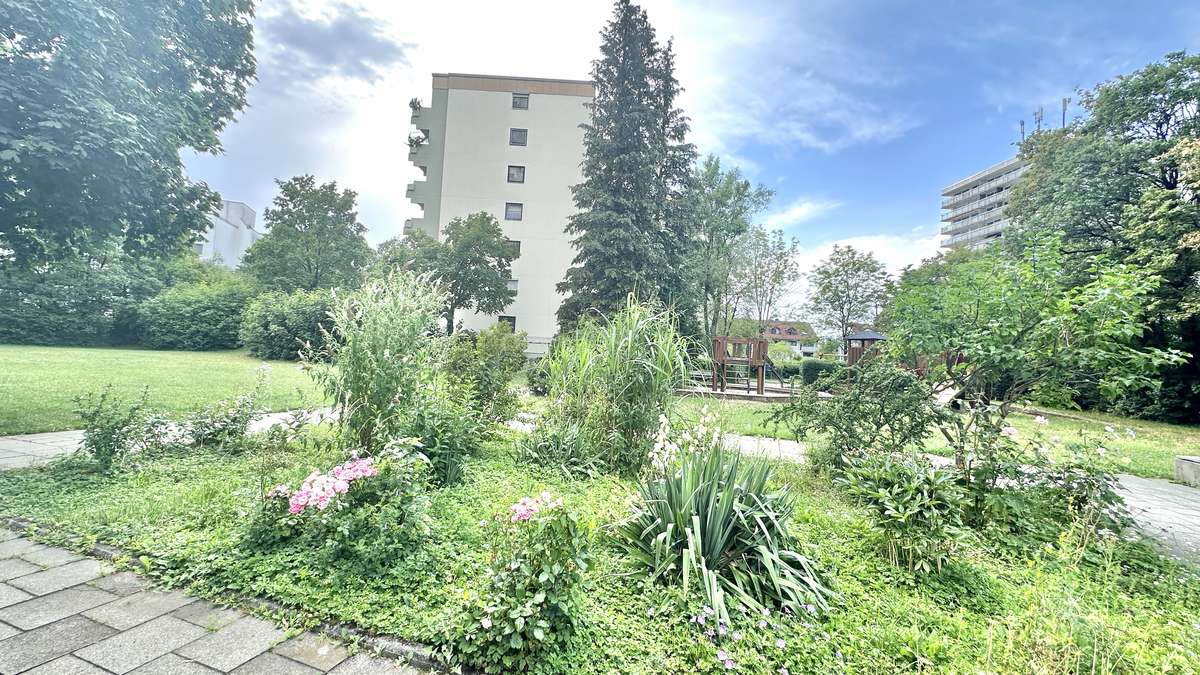 TOP geschnittene 3-Zi. Whg. in Unterschleißheim mit Pool & Sauna