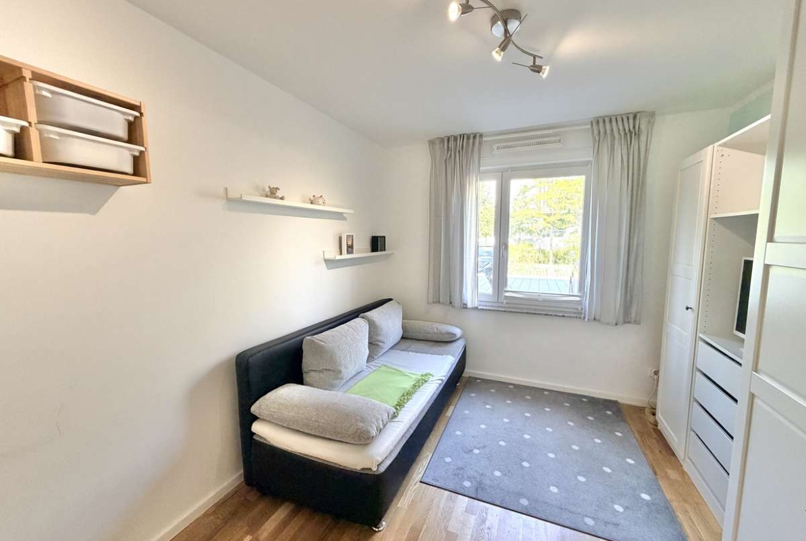 Modernes Wohnglück für die ganze Familie – Neuwertige 4-Zi.-GARTENwhg. mit zwei Bädern & TG