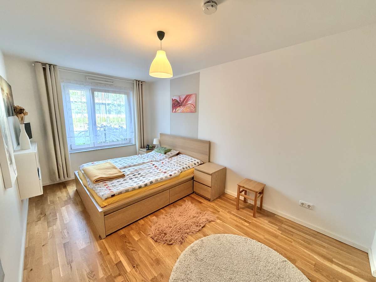 Modernes Wohnglück für die ganze Familie – Neuwertige 4-Zi.-GARTENwhg. mit zwei Bädern & TG