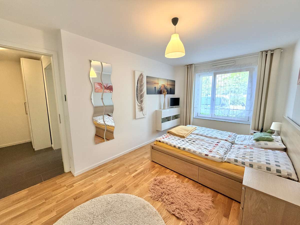 Modernes Wohnglück für die ganze Familie – Neuwertige 4-Zi.-GARTENwhg. mit zwei Bädern & TG