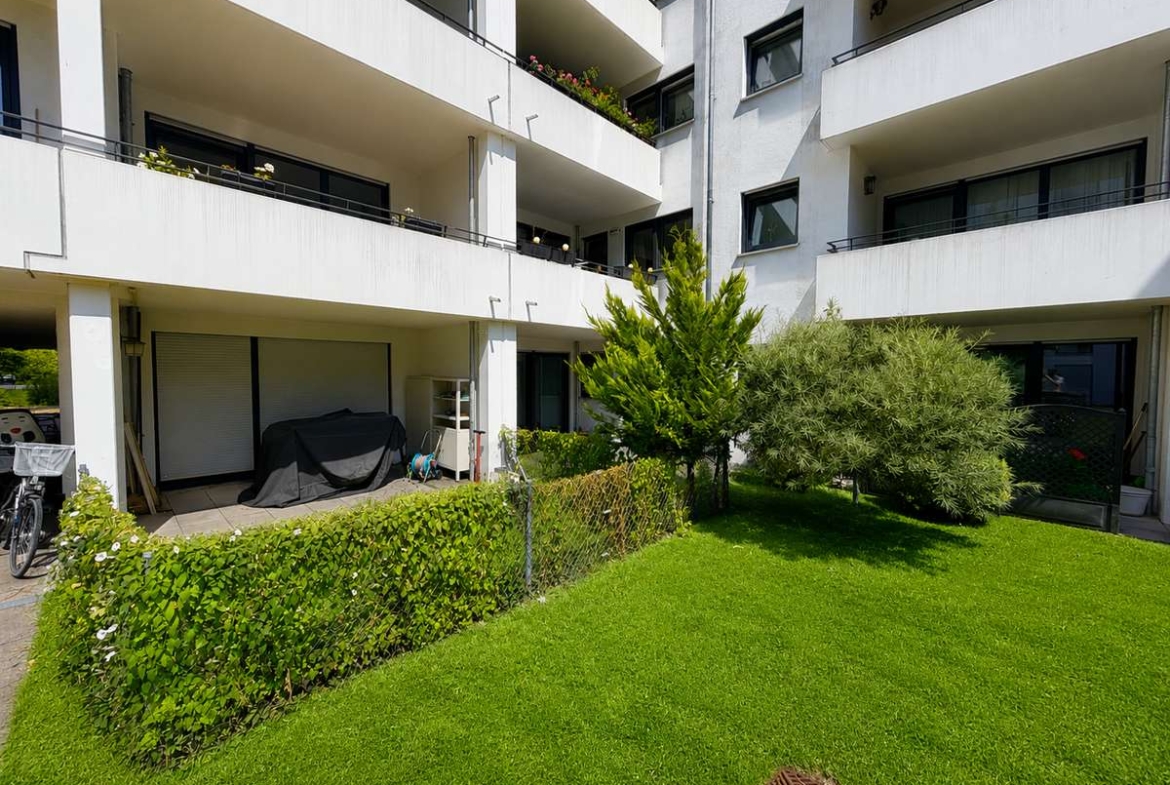 Modernes Wohnglück für die ganze Familie – Neuwertige 4-Zi.-GARTENwhg. mit zwei Bädern & TG