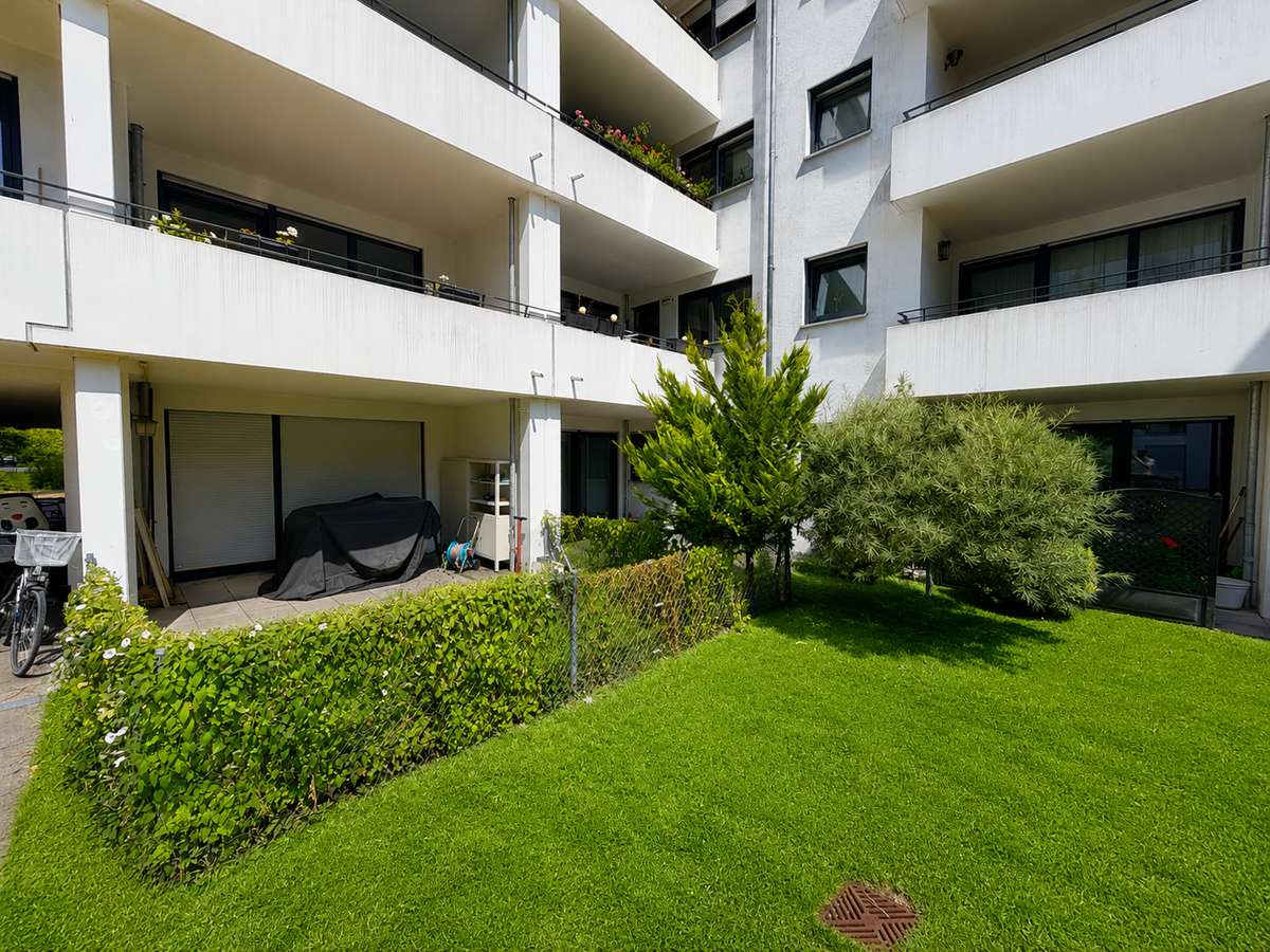 Modernes Wohnglück für die ganze Familie – Neuwertige 4-Zi.-GARTENwhg. mit zwei Bädern & TG