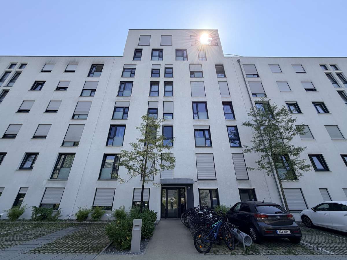 Modernes Wohnglück für die ganze Familie – Neuwertige 4-Zi.-GARTENwhg. mit zwei Bädern & TG