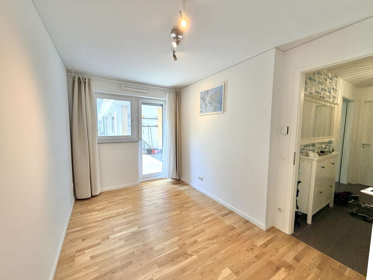 Modernes Wohnglück für die ganze Familie – Neuwertige 4-Zi.-GARTENwhg. mit zwei Bädern & TG