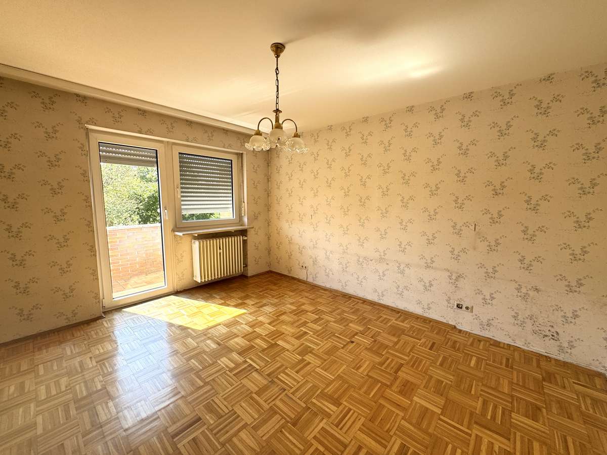 Schlafzimmer Familien aufgepasst ! RMH direkt am Valentinspark – mit viel Potenzial für ihr Traumzuhause