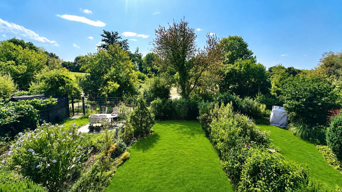 Ausblick Familien aufgepasst ! RMH direkt am Valentinspark – mit viel Potenzial für ihr Traumzuhause
