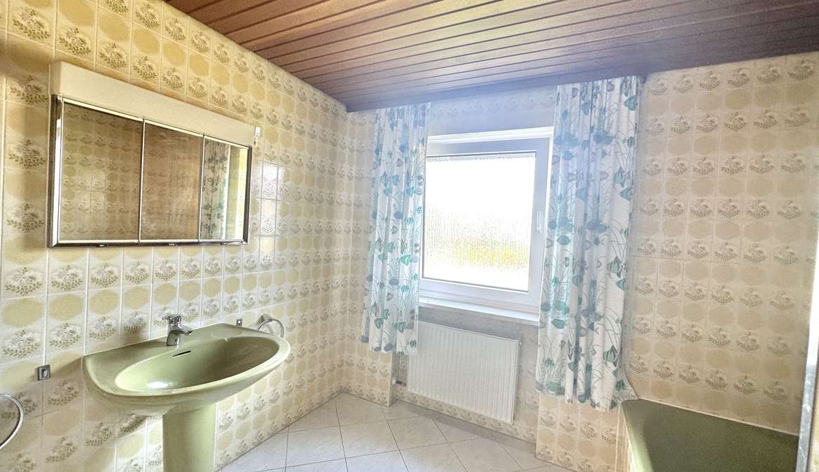 Familien aufgepasst ! RMH direkt am Valentinspark – mit viel Potenzial für ihr Traumzuhause