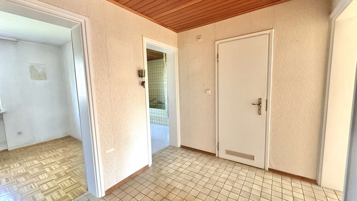 Flur Familien aufgepasst ! RMH direkt am Valentinspark – mit viel Potenzial für ihr Traumzuhause