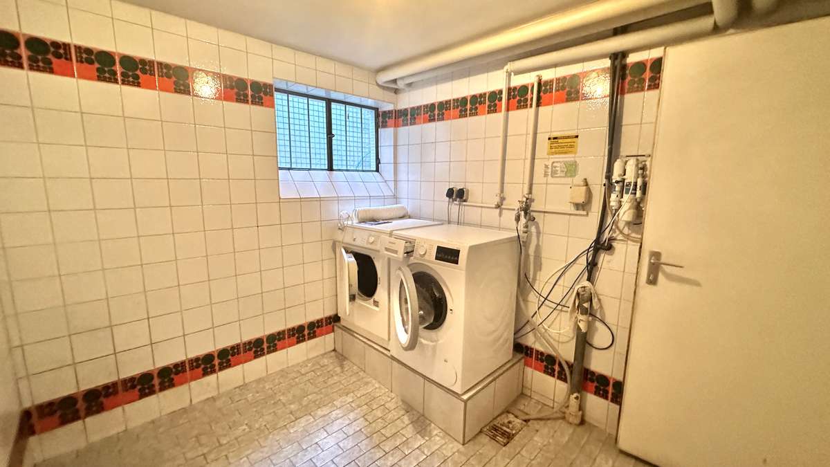 Waschküche Familien aufgepasst ! RMH direkt am Valentinspark – mit viel Potenzial für ihr Traumzuhause