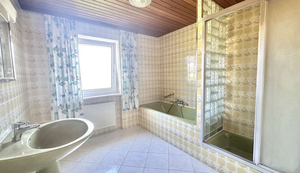 Familien aufgepasst ! RMH direkt am Valentinspark – mit viel Potenzial für ihr Traumzuhause