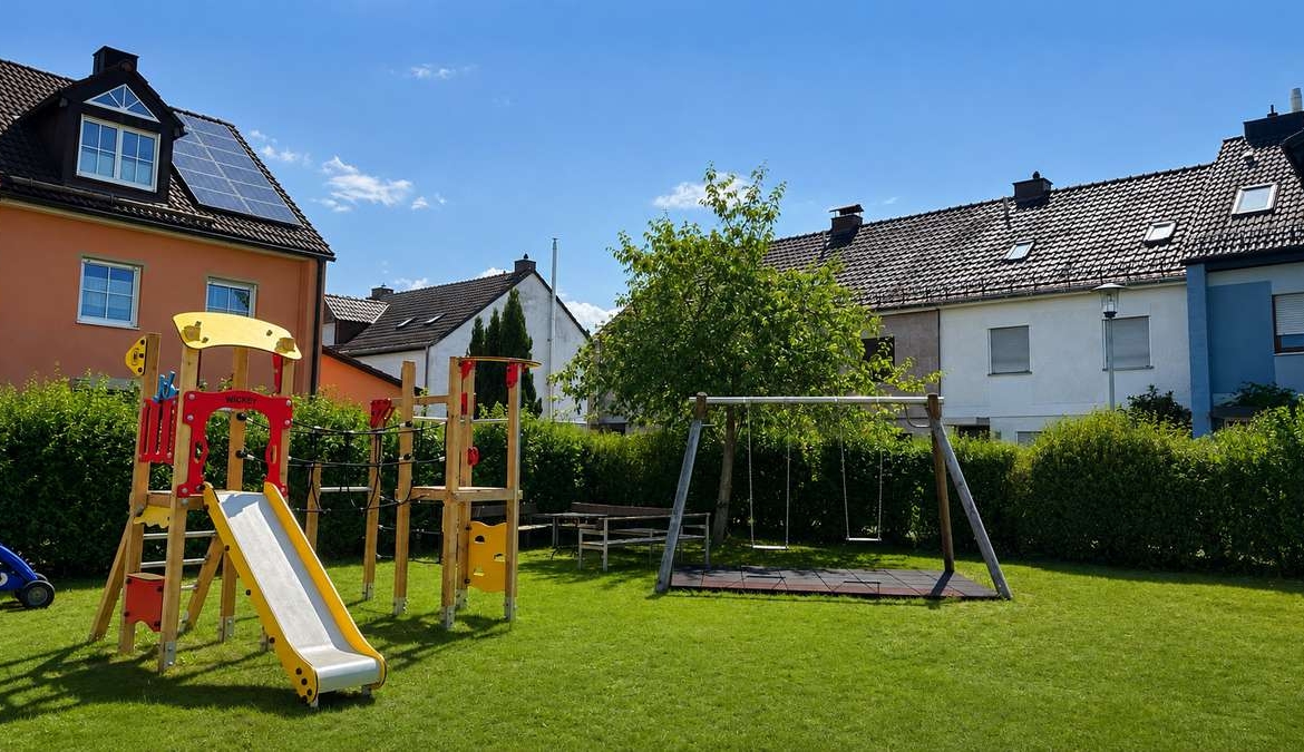Familien aufgepasst ! RMH direkt am Valentinspark – mit viel Potenzial für ihr Traumzuhause