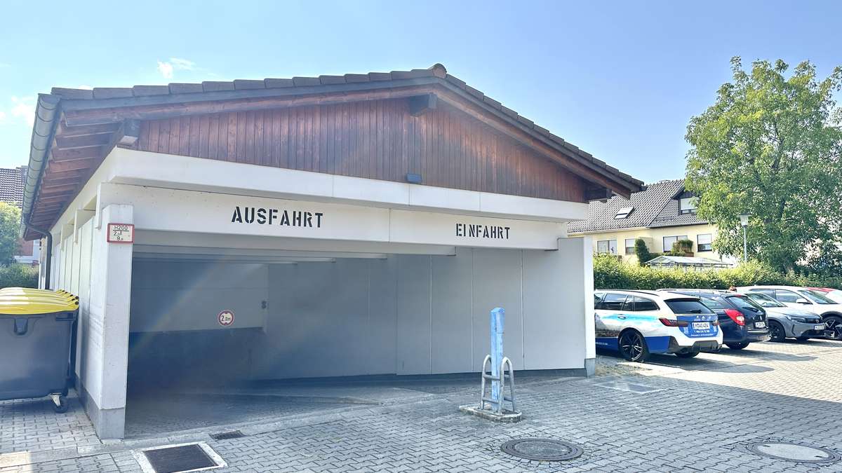 Tiefgarage Familien aufgepasst ! RMH direkt am Valentinspark – mit viel Potenzial für ihr Traumzuhause