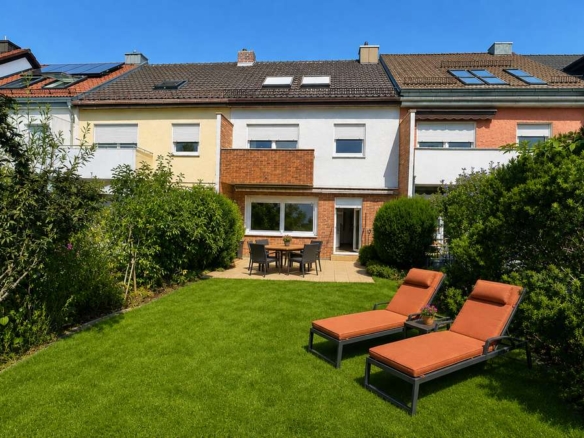 Familien aufgepasst ! RMH direkt am Valentinspark – mit viel Potenzial für ihr Traumzuhause
