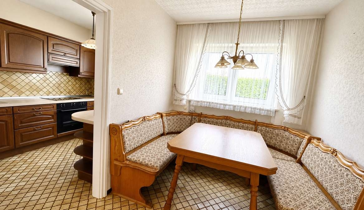 Familien aufgepasst ! RMH direkt am Valentinspark – mit viel Potenzial für ihr Traumzuhause