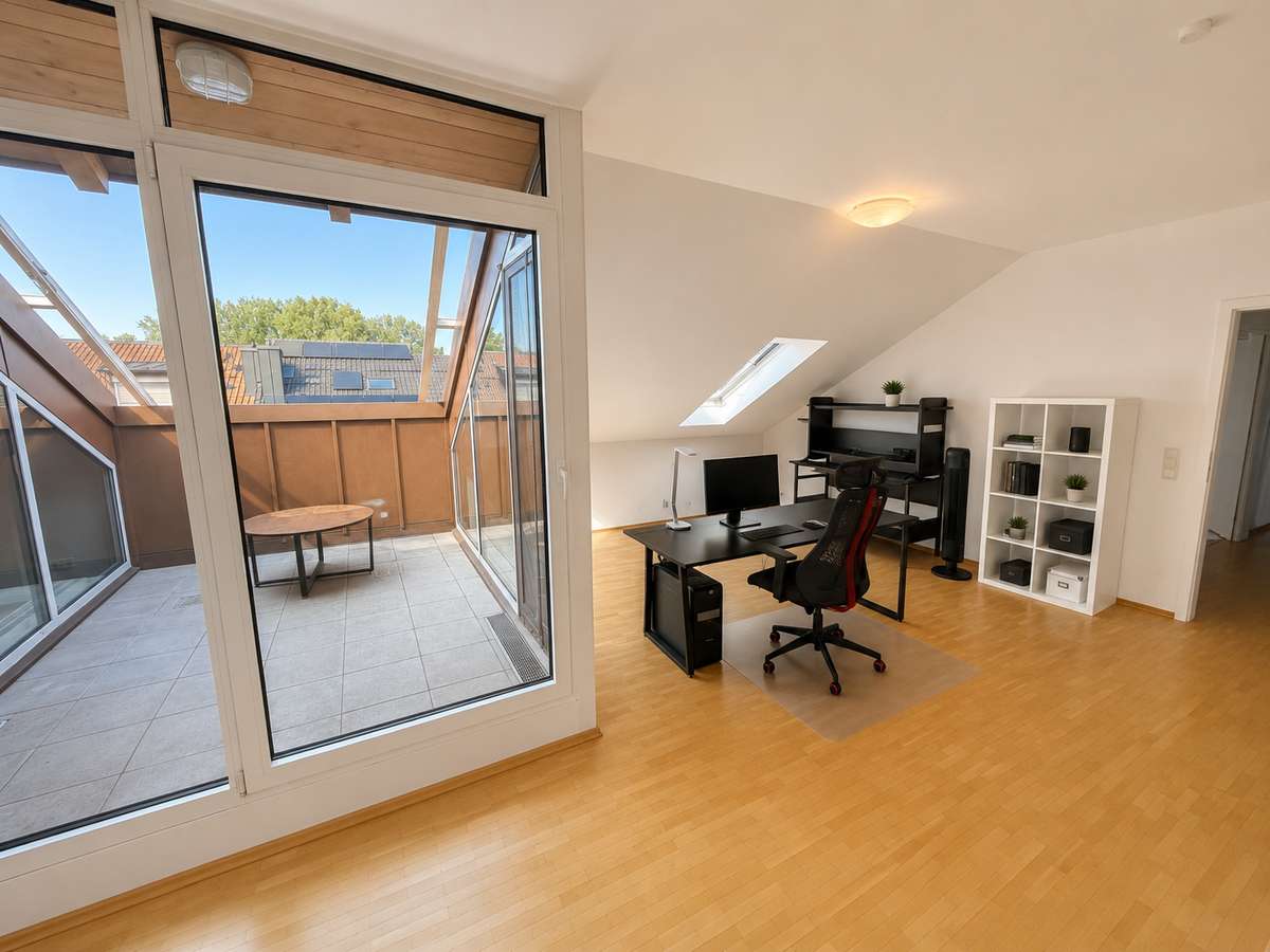 Wohnzimmer Traumhafte Dachterrasse mit Wintergarten-Funktion – 2-Zi.-Whg mit besonderem Wohngefühl