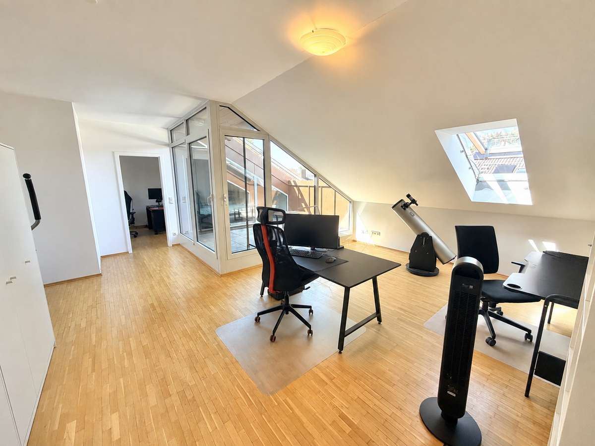 Wohnzimmer Traumhafte Dachterrasse mit Wintergarten-Funktion – 2-Zi.-Whg mit besonderem Wohngefühl
