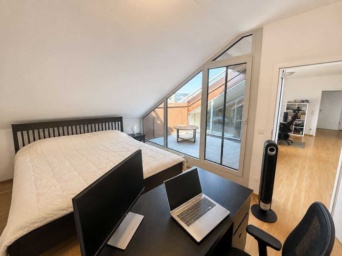 Schlafzimmer Traumhafte Dachterrasse mit Wintergarten-Funktion – 2-Zi.-Whg mit besonderem Wohngefühl