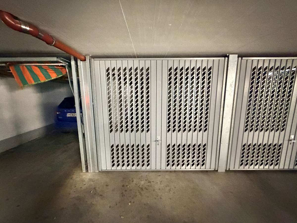 Stellplatz absperrbar Traumhafte Dachterrasse mit Wintergarten-Funktion – 2-Zi.-Whg mit besonderem Wohngefühl