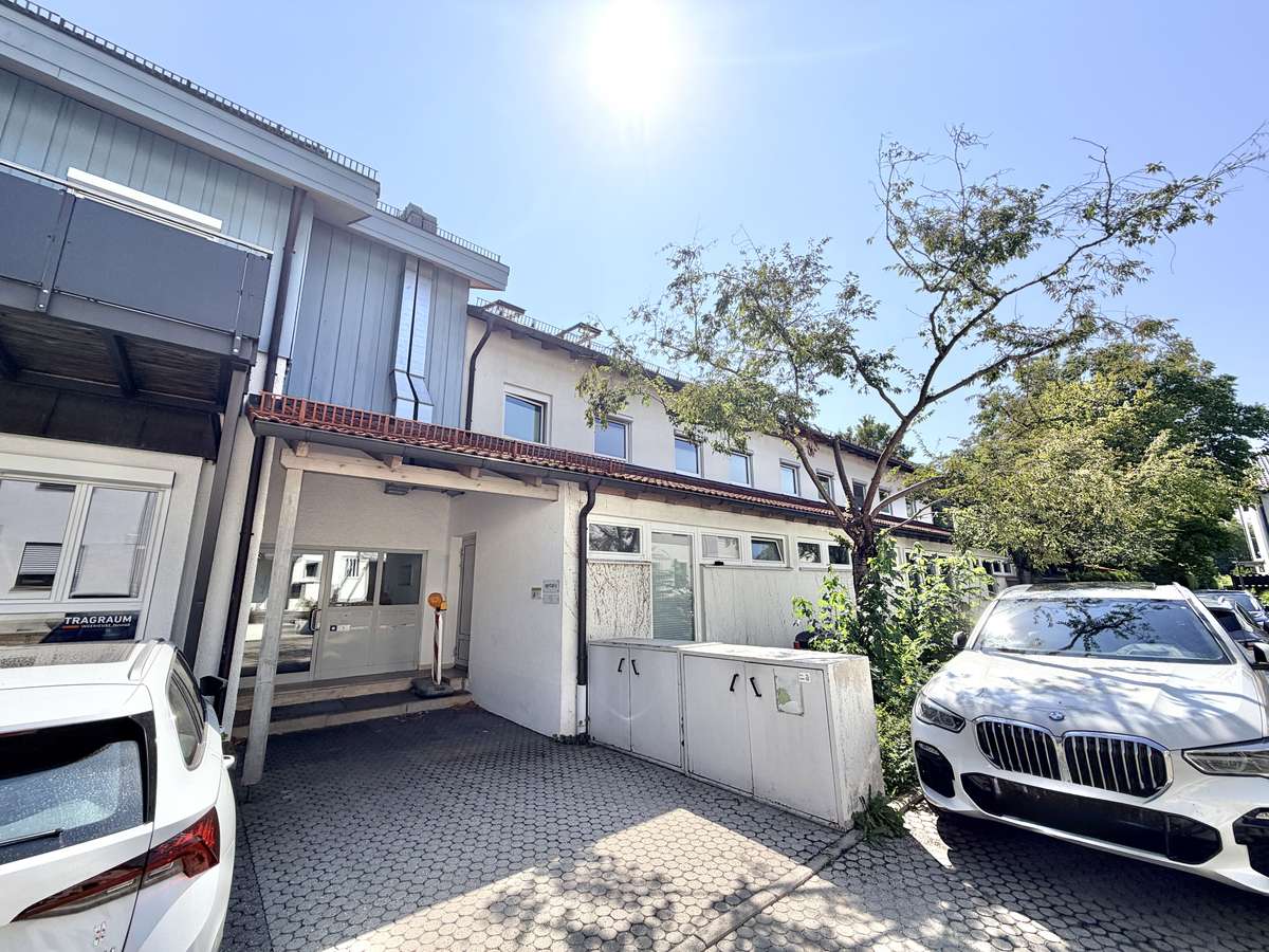 Hausansicht Traumhafte Dachterrasse mit Wintergarten-Funktion – 2-Zi.-Whg mit besonderem Wohngefühl