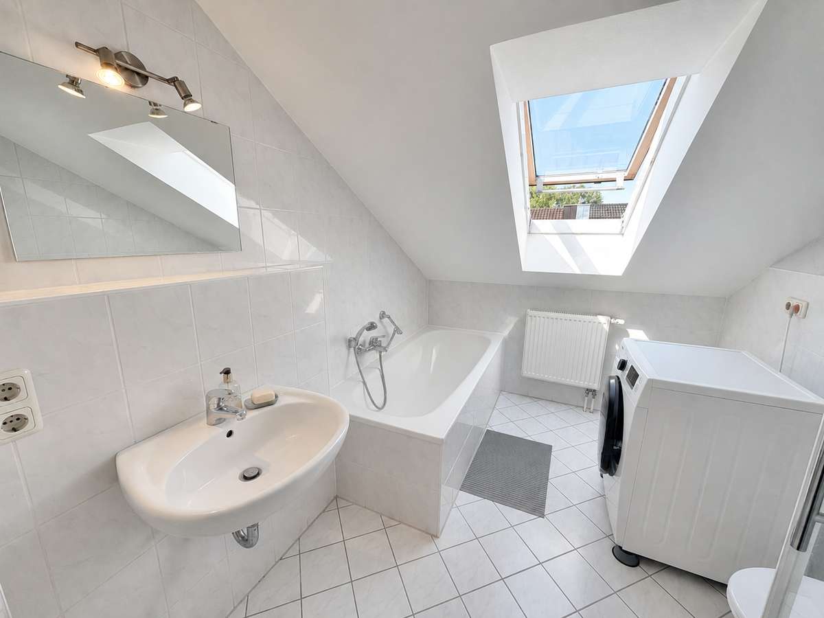 Badezimmer Traumhafte Dachterrasse mit Wintergarten-Funktion – 2-Zi.-Whg mit besonderem Wohngefühl