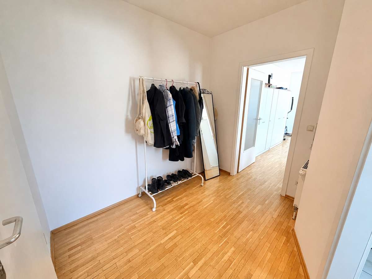 Flur Traumhafte Dachterrasse mit Wintergarten-Funktion – 2-Zi.-Whg mit besonderem Wohngefühl