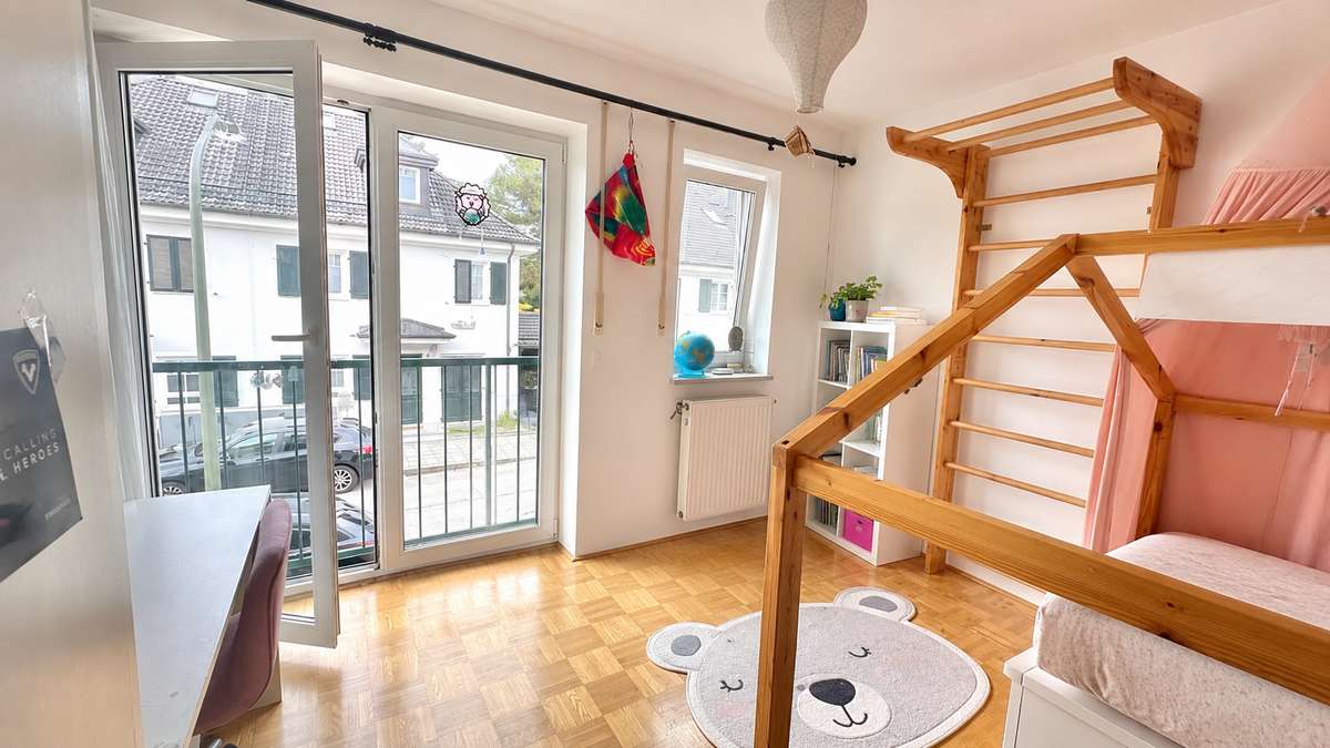 Kinderzimmer 2 Großzügige 4-Zi. Whg. mit zwei Balkonen in ruhiger Lage von Harlaching