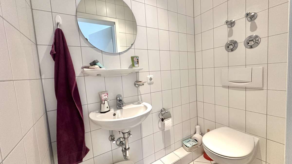 Gäste-WC Großzügige 4-Zi. Whg. mit zwei Balkonen in ruhiger Lage von Harlaching