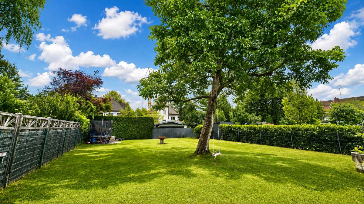 Gemeinschaftsgarten Großzügige 4-Zi. Whg. mit zwei Balkonen in ruhiger Lage von Harlaching