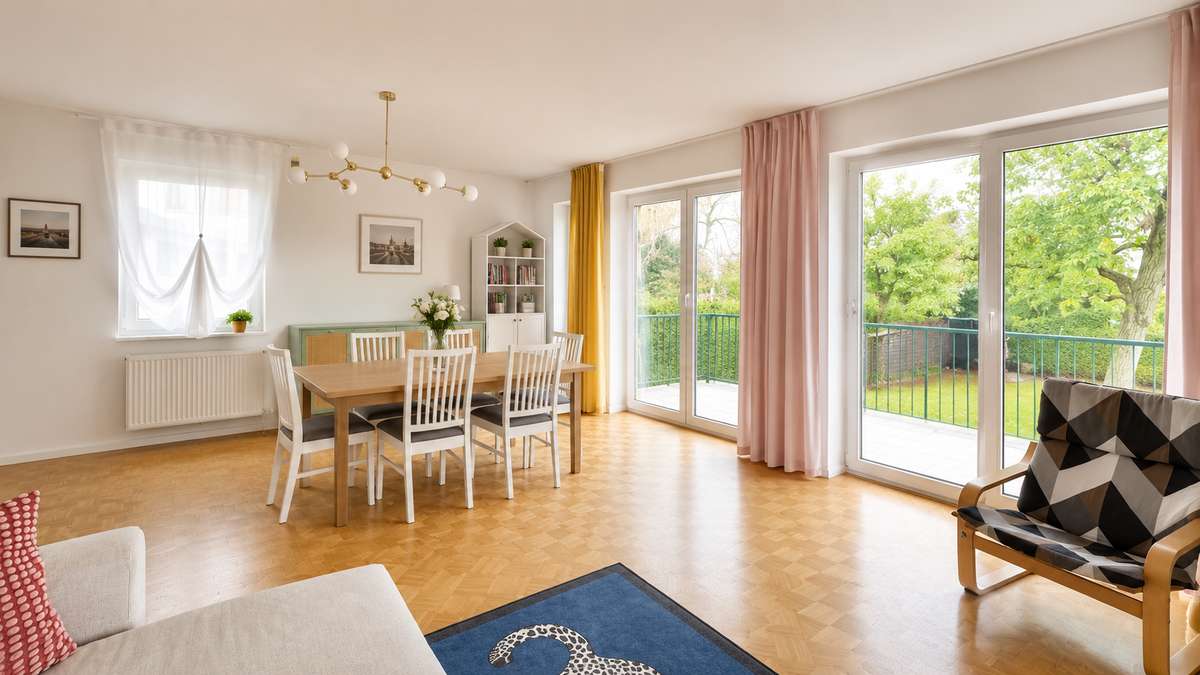 Wohn- und Essbereich Großzügige 4-Zi. Whg. mit zwei Balkonen in ruhiger Lage von Harlaching