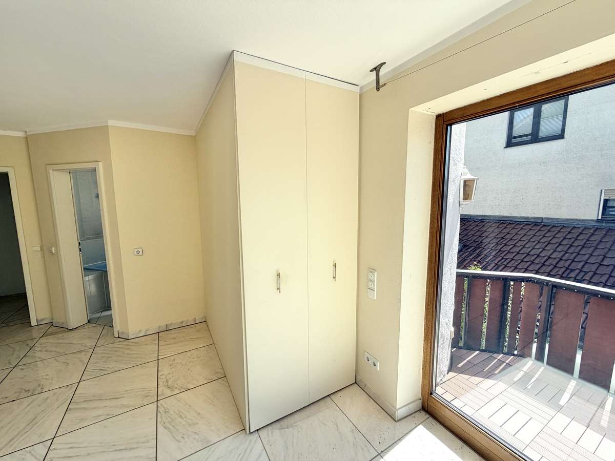 Abstellkammer/Garderobe Luxuriöse 3-Zi.-Familienwhg. in ruhiger grüner Lage mit großer Südterrasse in Unterschleißheim