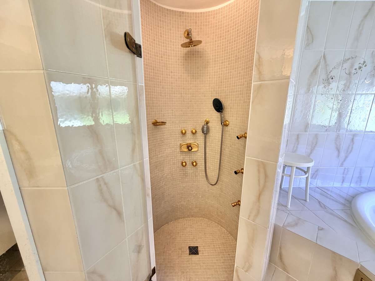 Wellnessdusche Luxuriöse 3-Zi.-Familienwhg. in ruhiger grüner Lage mit großer Südterrasse in Unterschleißheim