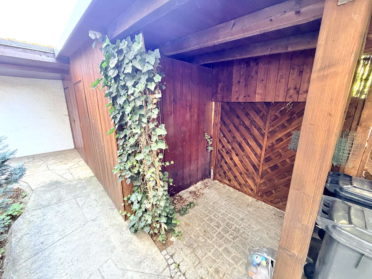 Fahrradabstellplatz Luxuriöse 3-Zi.-Familienwhg. in ruhiger grüner Lage mit großer Südterrasse in Unterschleißheim