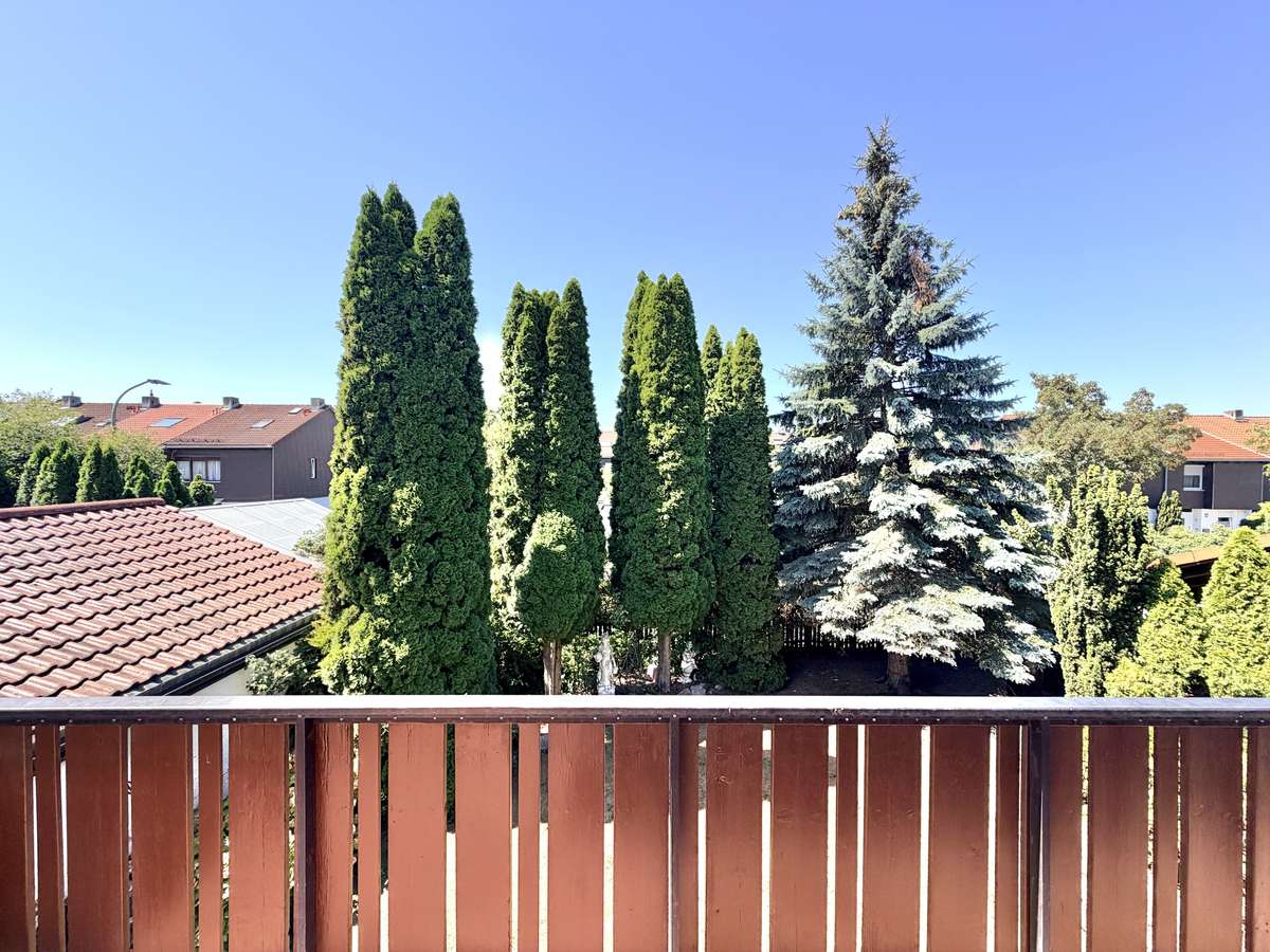 Ausblick Luxuriöse 3-Zi.-Familienwhg. in ruhiger grüner Lage mit großer Südterrasse in Unterschleißheim