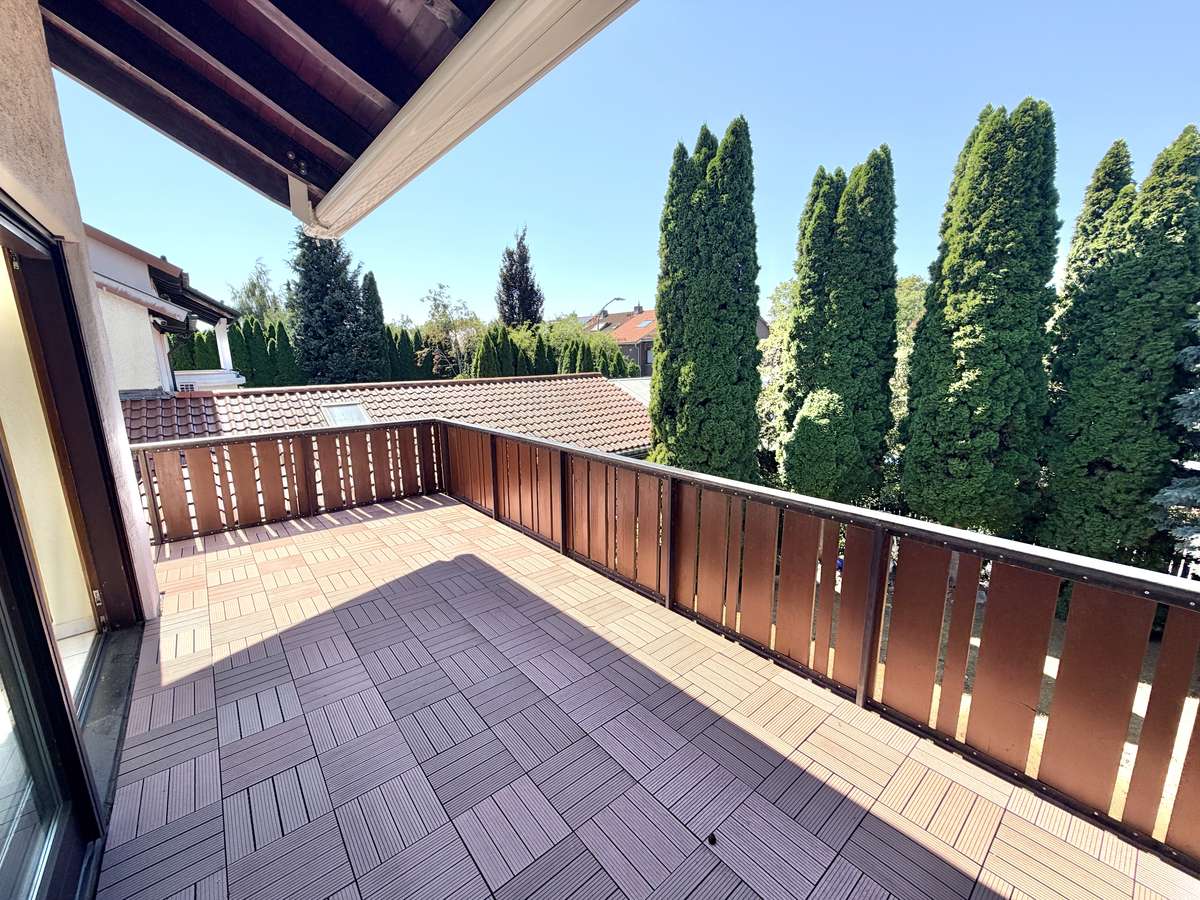 Balkon Luxuriöse 3-Zi.-Familienwhg. in ruhiger grüner Lage mit großer Südterrasse in Unterschleißheim