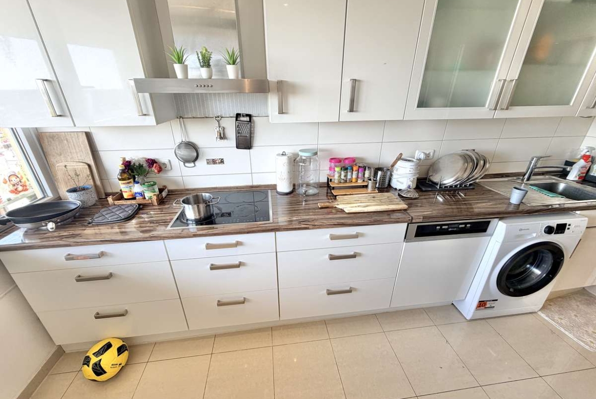 Exklusive 3-Zi. Whg mit großem SÜDBALKON und POOL in USH