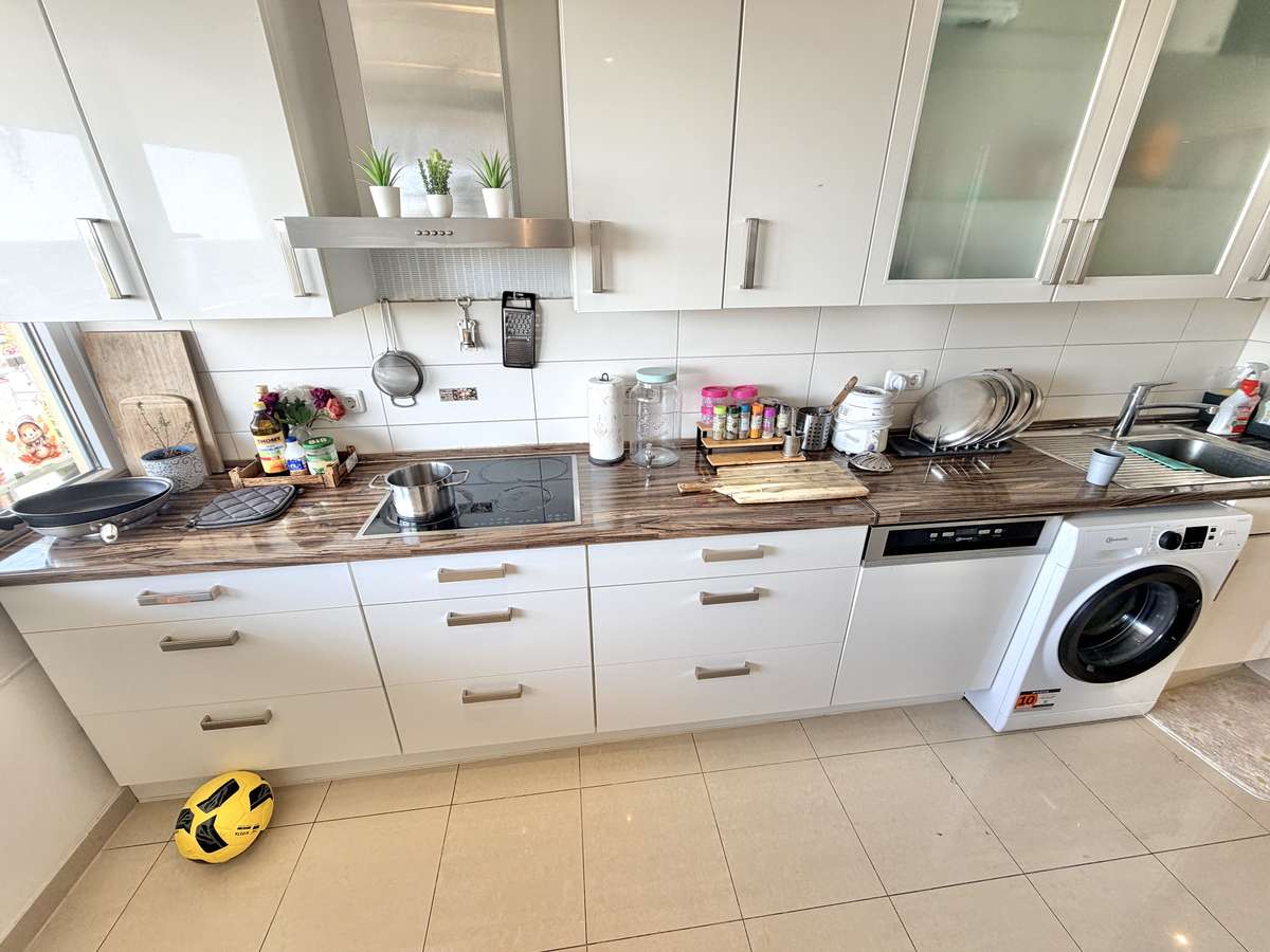 Küche inkl. EBK Exklusive 3-Zi. Whg mit großem SÜDBALKON und POOL in USH