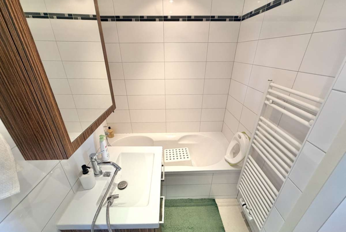 Exklusive 3-Zi. Whg mit großem SÜDBALKON und POOL in USH